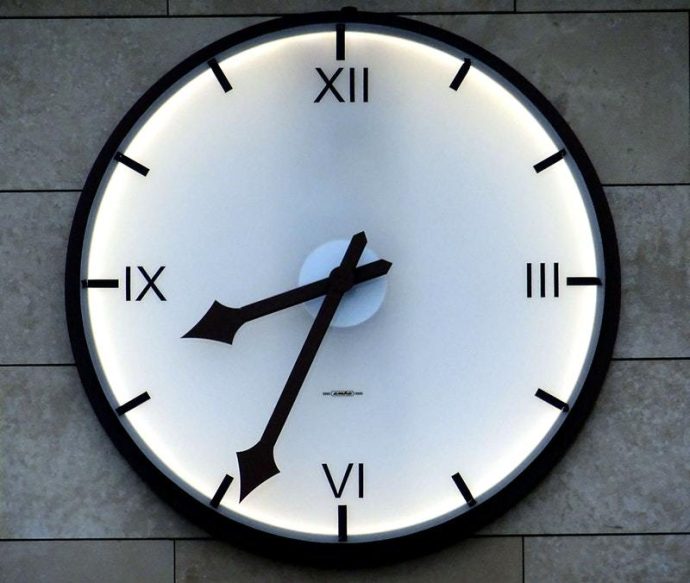 photo-horloge-moderne-progresser-musicalement